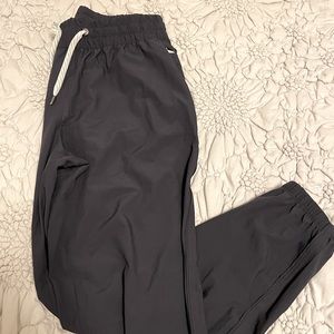 ✨Vuori Weekend Jogger ✨ Size Small ✨ Color midnight